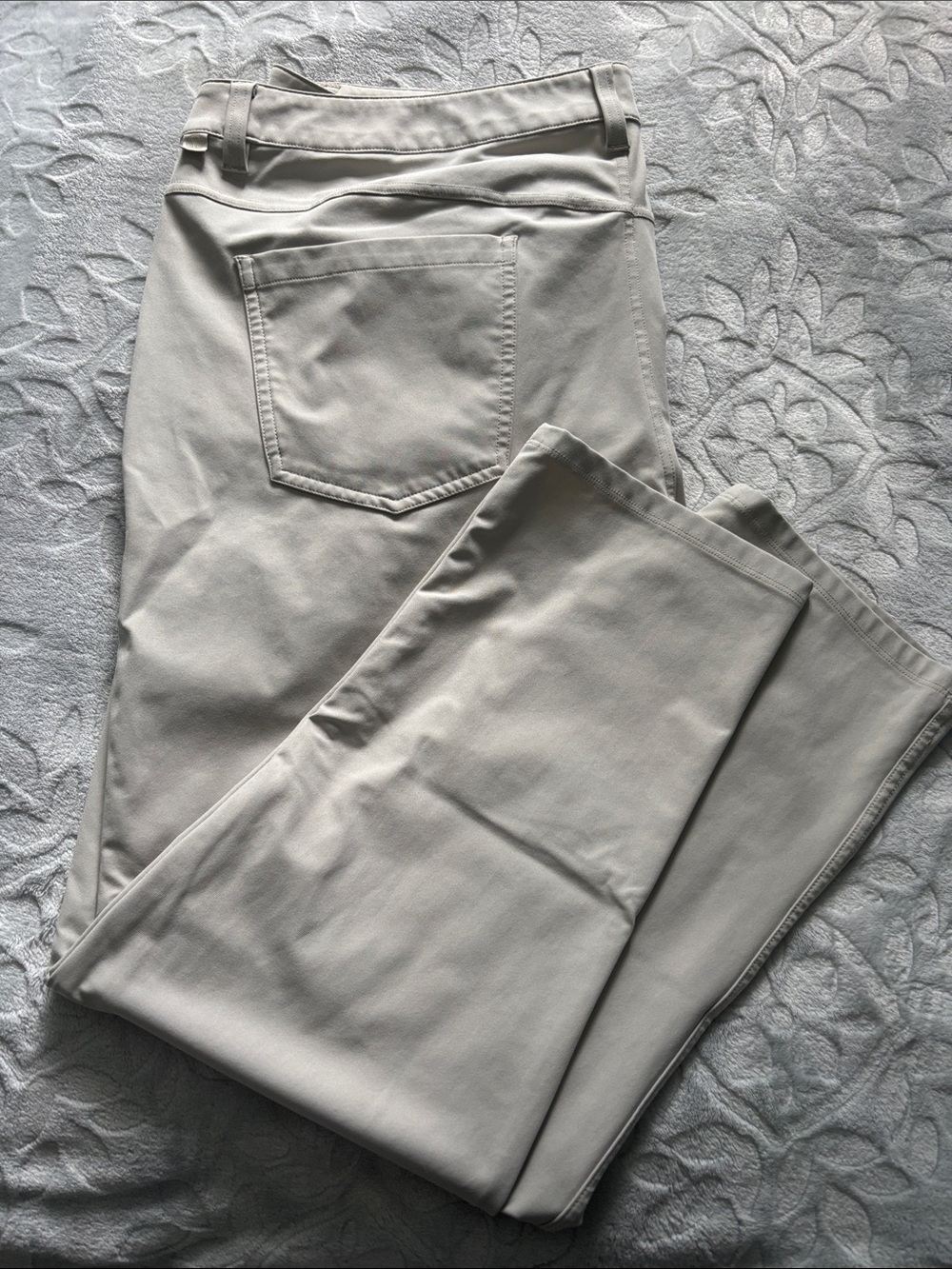 lululemon athletica Men's Stone Straight-Leg Chinos 40 x 28